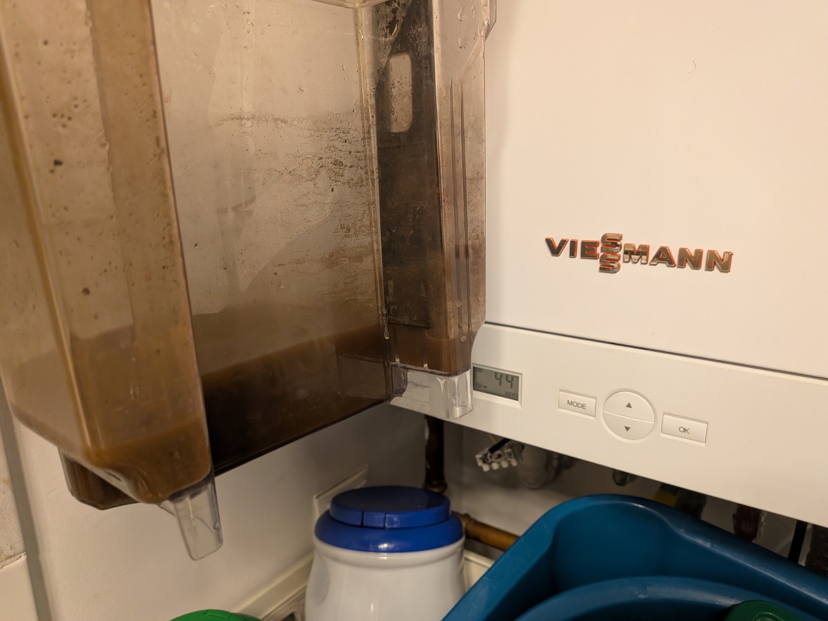 brudna woda w układzie centralnym