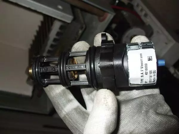 wymiana zaworu trojdroznego vitopend