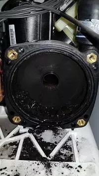 Viessmann Vitodens 050 osady kamienia na pompie