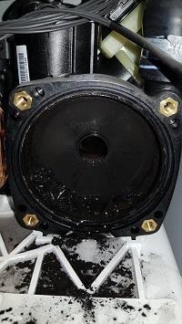 Viessmann Vitodens 050 osady kamienia na pompie